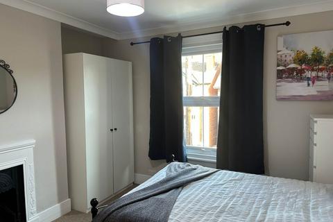 1 bedroom in a house share to rent, Rupert Road, Guildford GU2