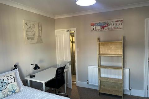 1 bedroom in a house share to rent, Rupert Road, Guildford GU2