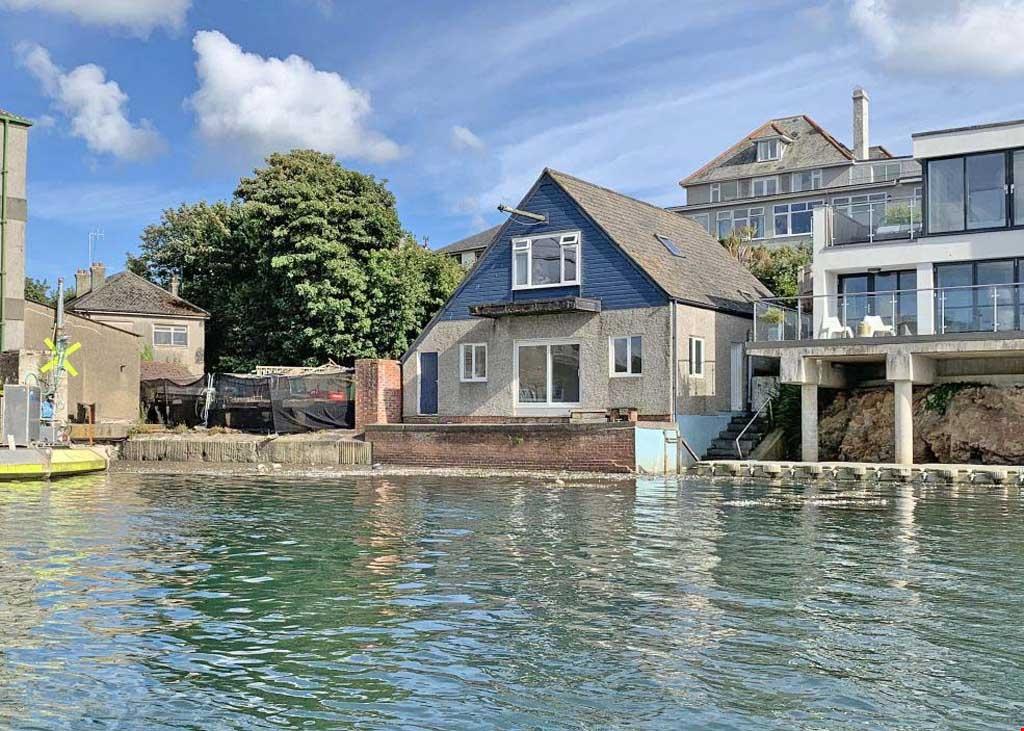 North Parade, Falmouth South Cornish Coast, Cornwall 2 bed property