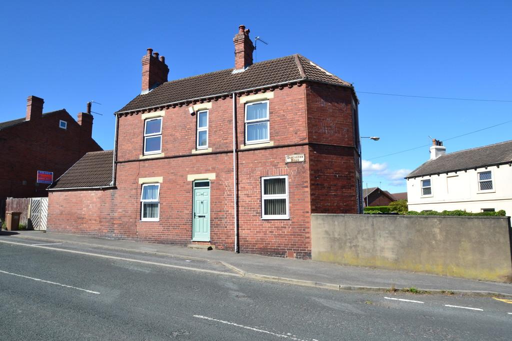 Doncaster Road, South Elmsall 3 bed detached house £225,000