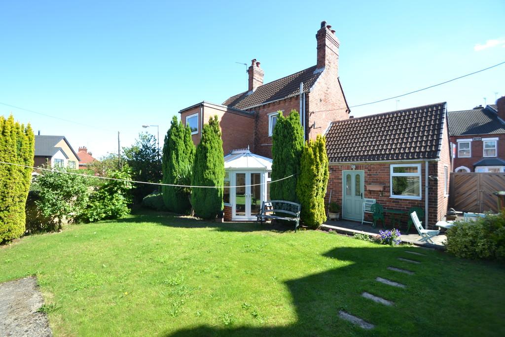Doncaster Road, South Elmsall 3 bed detached house £225,000