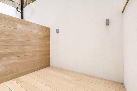 Studio to rent, Queens Gate, South Kensington, London