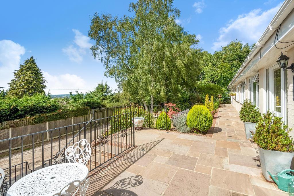 Pump Lane, Chelsfield Village, Orpington, Kent, BR6 7PL 6 bed detached