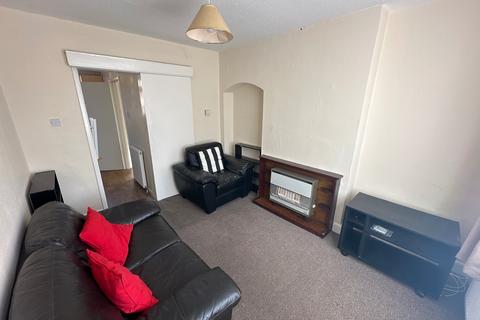 4 bedroom terraced house to rent, 11 Alexandra Road, CV31 2DG