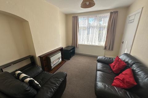 4 bedroom terraced house to rent, 11 Alexandra Road, CV31 2DG