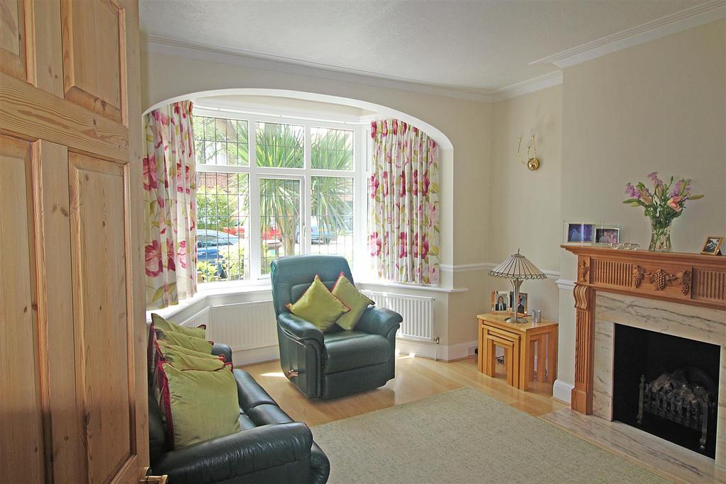 West Towers, Pinner 3 bed semidetached house £785,000