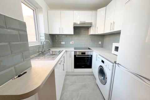 Studio to rent, Glenville Grove,  New Cross, SE8