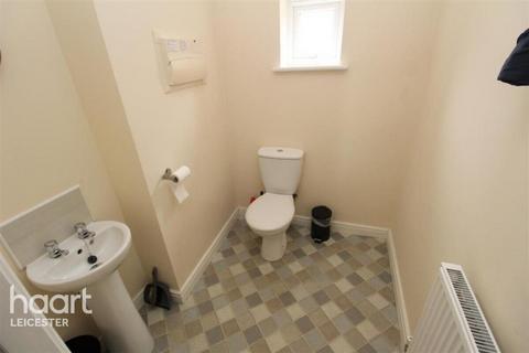 2 bedroom end of terrace house to rent, Bridgemere Close, Leicester