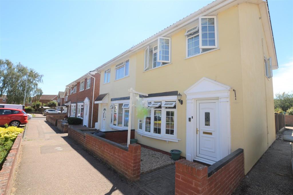 Newcastle Avenue, Colchester 3 bed semidetached house £264,000