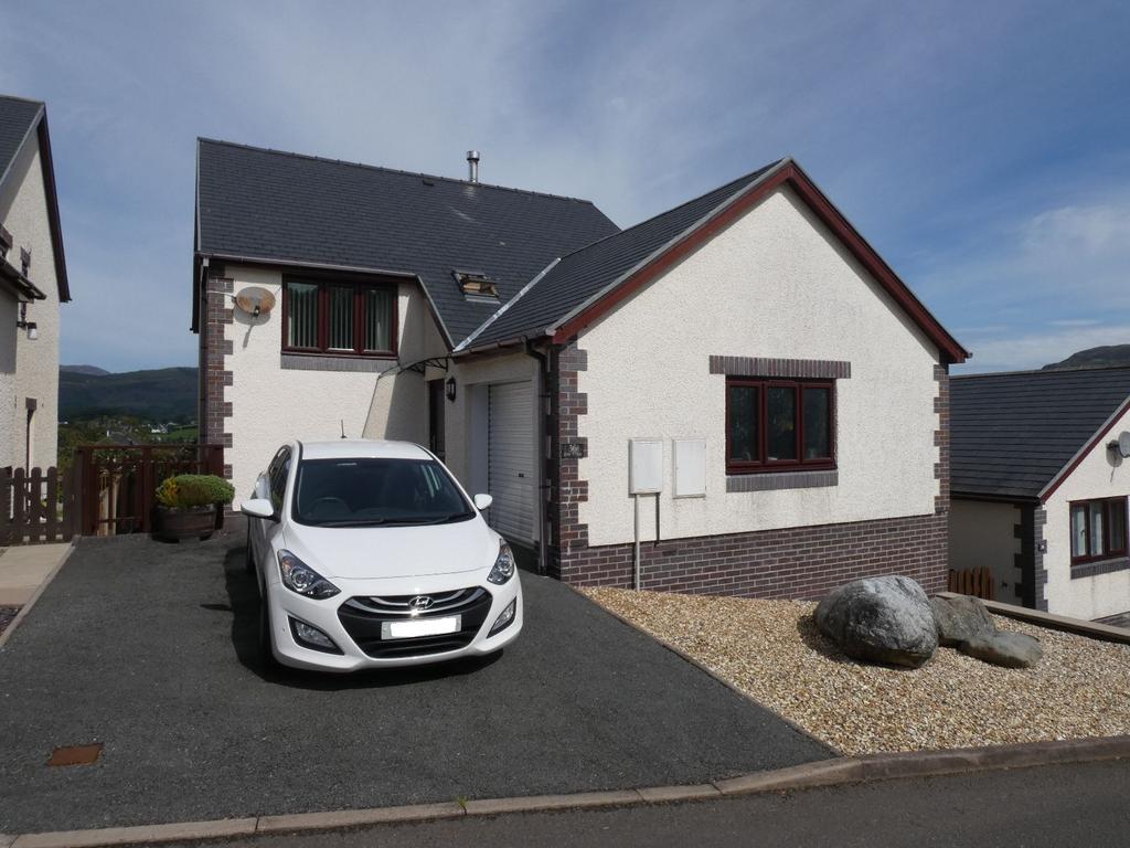 36 Uwch Y Maes, Dolgellau LL40 1GA 4 bed detached house for sale £350,000