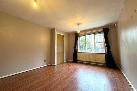 3 bedroom end of terrace house to rent - Grange Close