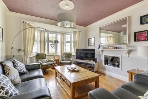 128 Clay Hill, Enfield, EN2 9AN