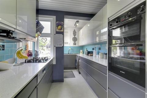 128 Clay Hill, Enfield, EN2 9AN