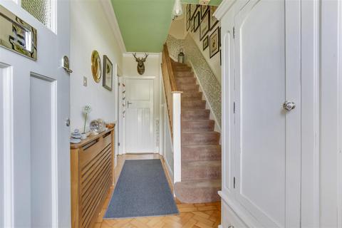 128 Clay Hill, Enfield, EN2 9AN