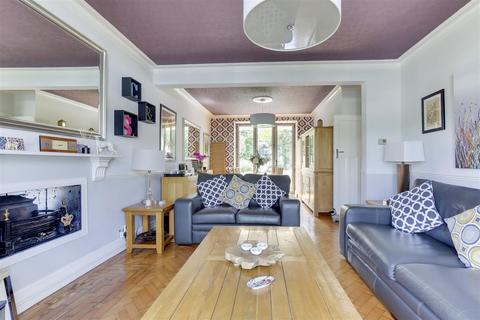 128 Clay Hill, Enfield, EN2 9AN