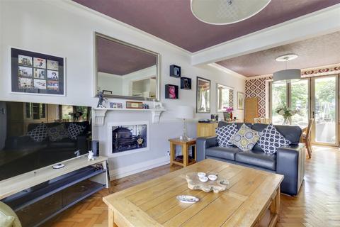 128 Clay Hill, Enfield, EN2 9AN