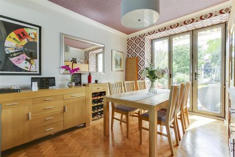 128 Clay Hill, Enfield, EN2 9AN