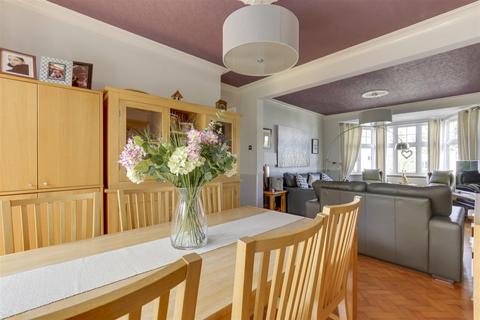 128 Clay Hill, Enfield, EN2 9AN