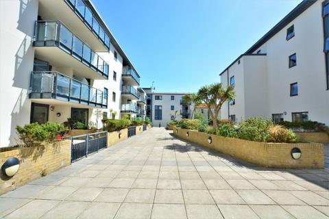 2 bedroom flat to rent, West Street