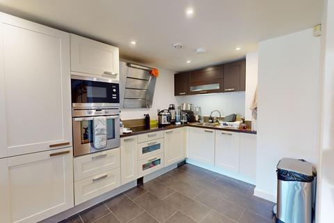 2 bedroom flat to rent, West Street