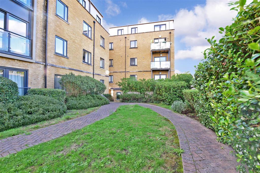 Sanderstead Road, South Croydon, Surrey 2 bed flat for sale £350,000
