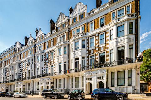 Studio to rent, Harrington Gardens, South Kensington, London