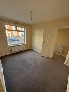 2 bedroom terraced house to rent, Newhall Street, Swindon SN1