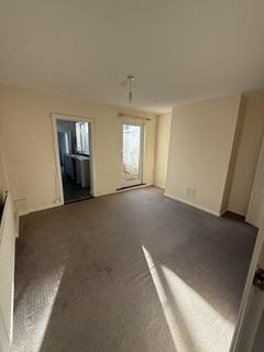 2 bedroom terraced house to rent, Newhall Street, Swindon SN1