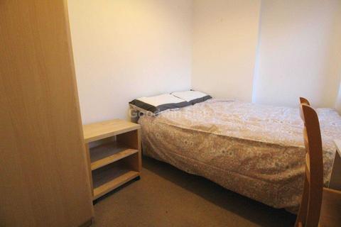 2 bedroom apartment to rent, Montana House, Princess Street, Manchester