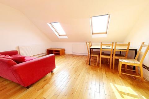 3 bedroom flat to rent, Marquis Road, Wood Green