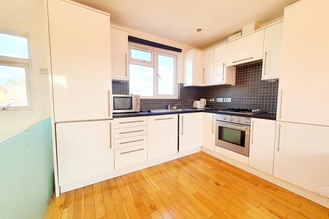 3 bedroom flat to rent, Marquis Road, Wood Green