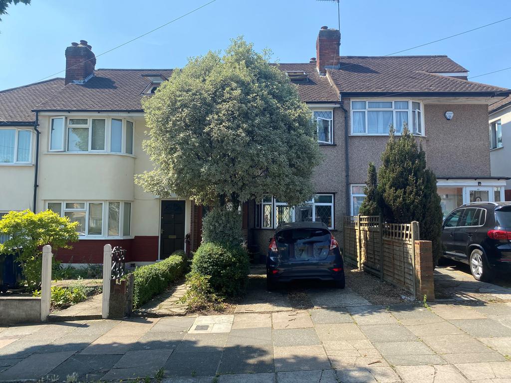 CASTLE ROAD, NORTHOLT, MIDDLESEX, UB5 4SE 2 bed terraced house £425,000