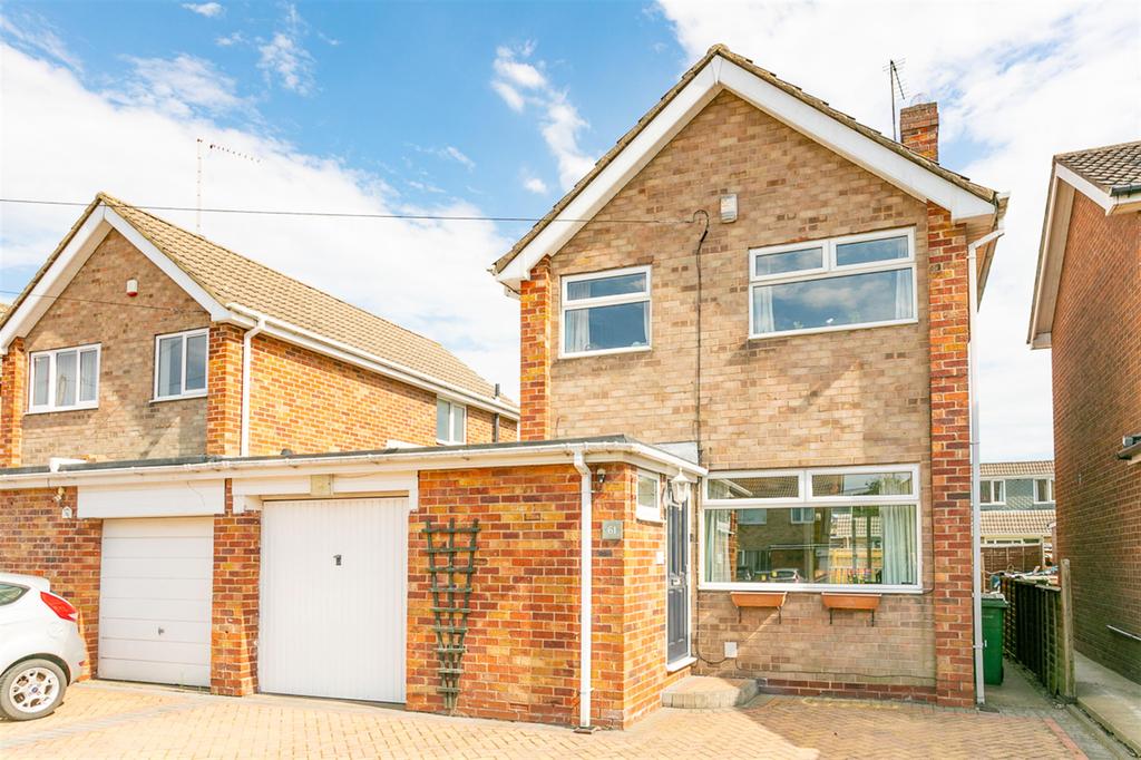 Highfield Road, Beverley, East Yorkshire, HU17 9QS 3 bed link detached house £210,000