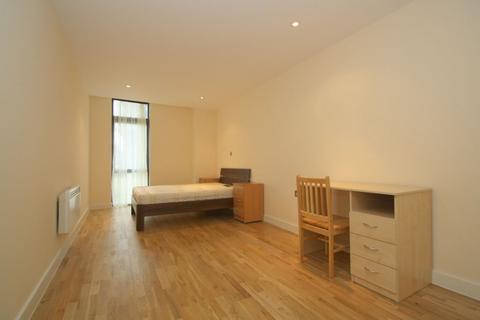 2 bedroom flat to rent, 133 Axminster Road, London N7