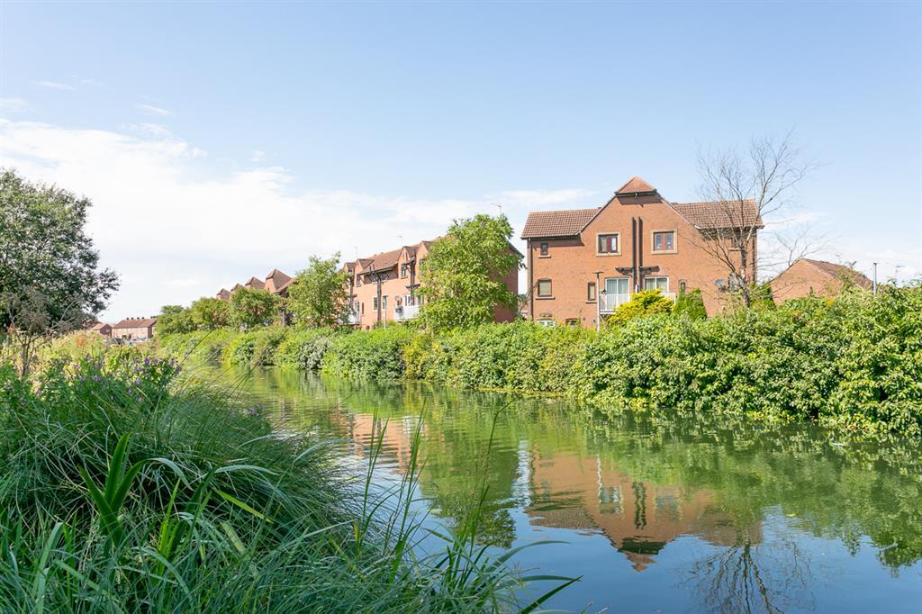 Waterside Road, Beverley, East Yorkshire, HU17 0PP 2 bed end of terrace