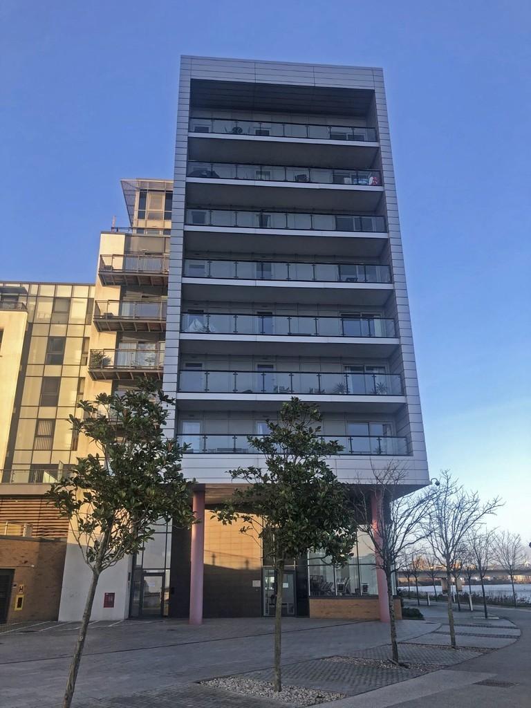 Duncansby House, Prospect Place, Cardiff Bay 3 bed apartment £1,300