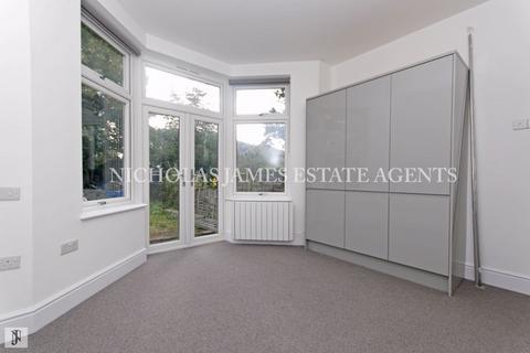 Studio to rent, St. Johns Avenue, Friern Barnet, London, N11