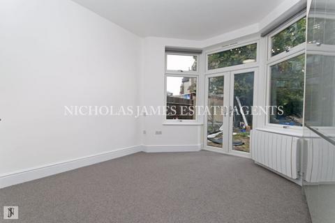 Studio to rent, St. Johns Avenue, Friern Barnet, London, N11