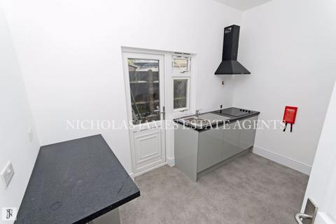 Studio to rent, St. Johns Avenue, Friern Barnet, London, N11