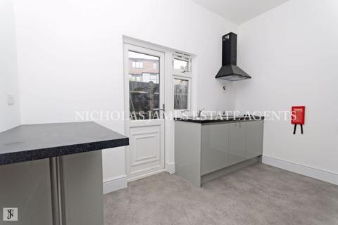 Studio to rent, St. Johns Avenue, Friern Barnet, London, N11