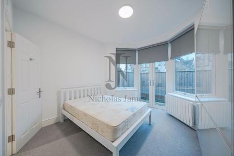 Studio to rent, St. Johns Avenue, Friern Barnet, London, N11