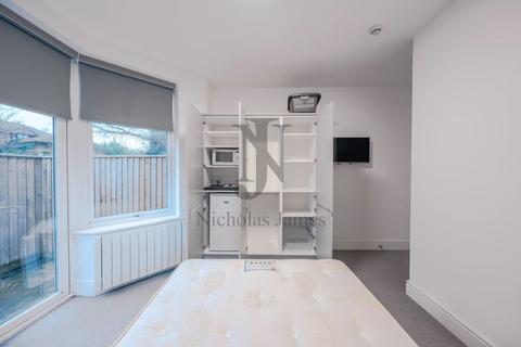 Studio to rent, St. Johns Avenue, Friern Barnet, London, N11