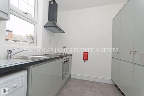 Studio to rent, St. Johns Avenue, Friern Barnet, London, N11