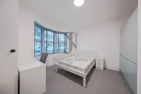 Studio to rent, St. Johns Avenue, Friern Barnet, London, N11