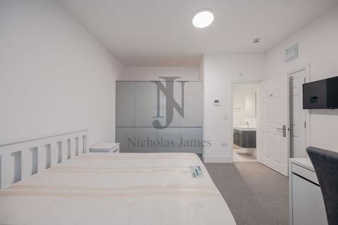 Studio to rent, St. Johns Avenue, Friern Barnet, London, N11