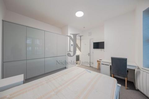 Studio to rent, St. Johns Avenue, Friern Barnet, London, N11