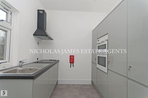 Studio to rent, St. Johns Avenue, Friern Barnet, London, N11