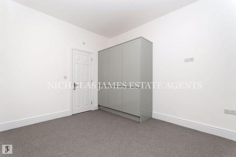 Studio to rent, St. Johns Avenue, Friern Barnet, London, N11