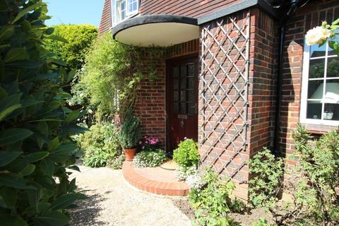 11 Briar Way, Guildford, GU4 7JY
