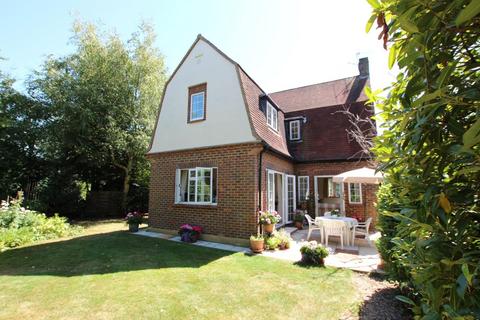 11 Briar Way, Guildford, GU4 7JY